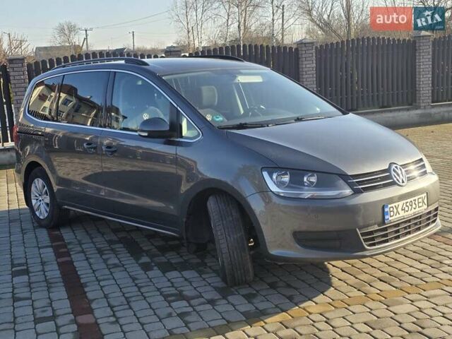 Серый Фольксваген Шаран, объемом двигателя 2 л и пробегом 249 тыс. км за 14000 $, фото 1 на Automoto.ua