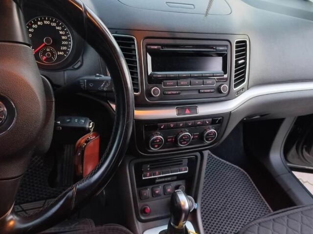 Серый Фольксваген Шаран, объемом двигателя 2 л и пробегом 1 тыс. км за 334 $, фото 1 на Automoto.ua