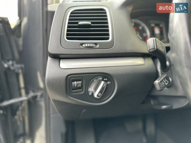 Фольксваген Шаран 2015 у Дрогобичі на Automoto.ua Сірий Фольксваген Шаран, об'ємом двигуна 2 л та пробігом 225 тис. км за 16499 $, фото 116 на Automoto.ua