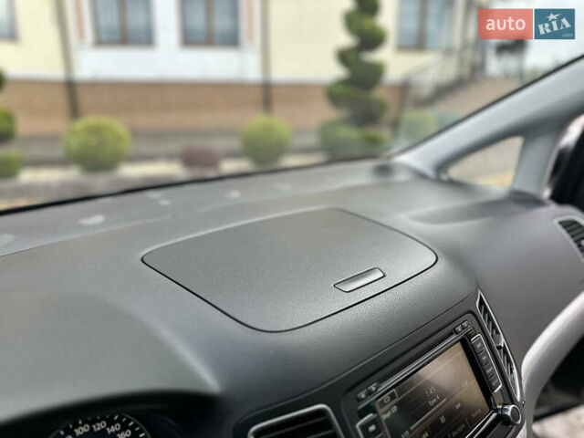 Сірий Фольксваген Шаран, об'ємом двигуна 2 л та пробігом 225 тис. км за 16999 $, фото 143 на Automoto.ua
