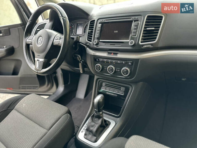 Фольксваген Шаран 2015 у Дрогобичі на Automoto.ua Сірий Фольксваген Шаран, об'ємом двигуна 2 л та пробігом 225 тис. км за 16499 $, фото 93 на Automoto.ua