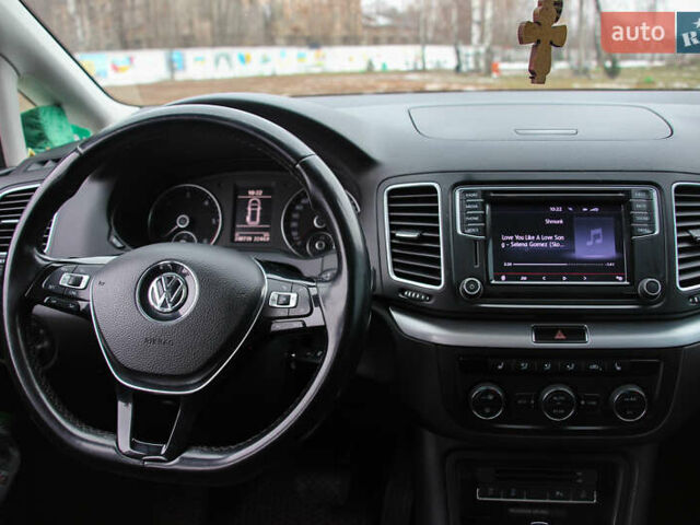 Серый Фольксваген Шаран, объемом двигателя 1.97 л и пробегом 250 тыс. км за 15900 $, фото 12 на Automoto.ua