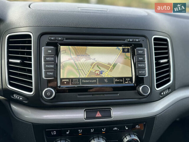 Фольксваген Шаран 2015 у Дрогобичі на Automoto.ua Сірий Фольксваген Шаран, об'ємом двигуна 2 л та пробігом 225 тис. км за 16499 $, фото 180 на Automoto.ua