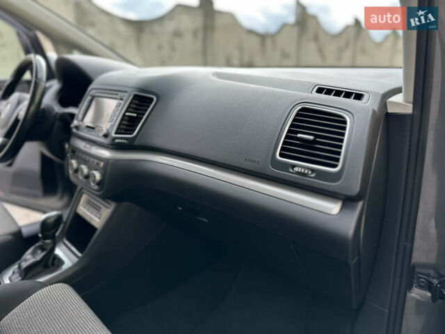 Фольксваген Шаран 2015 у Дрогобичі на Automoto.ua Сірий Фольксваген Шаран, об'ємом двигуна 2 л та пробігом 225 тис. км за 16499 $, фото 99 на Automoto.ua