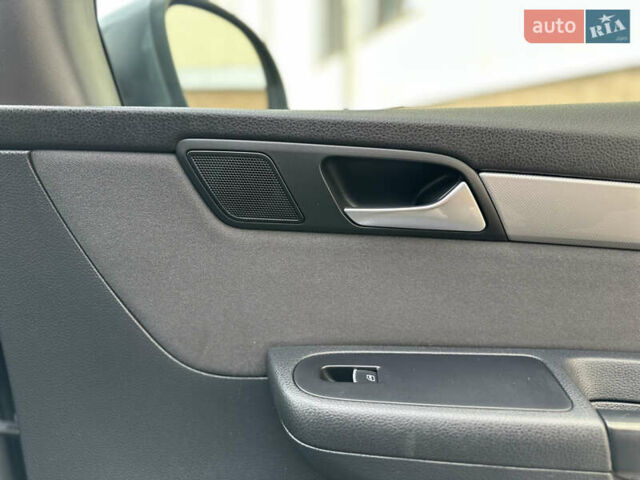 Фольксваген Шаран 2015 у Дрогобичі на Automoto.ua Сірий Фольксваген Шаран, об'ємом двигуна 2 л та пробігом 225 тис. км за 16499 $, фото 103 на Automoto.ua