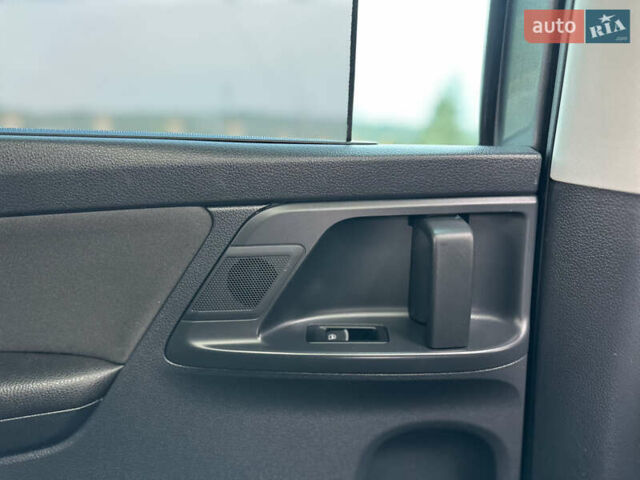 Фольксваген Шаран 2015 у Дрогобичі на Automoto.ua Сірий Фольксваген Шаран, об'ємом двигуна 2 л та пробігом 225 тис. км за 16499 $, фото 151 на Automoto.ua