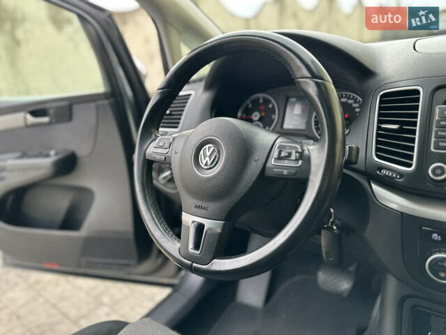 Фольксваген Шаран 2015 у Дрогобичі на Automoto.ua Сірий Фольксваген Шаран, об'ємом двигуна 2 л та пробігом 225 тис. км за 16499 $, фото 94 на Automoto.ua