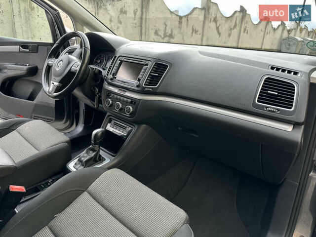 Фольксваген Шаран 2015 у Дрогобичі на Automoto.ua Сірий Фольксваген Шаран, об'ємом двигуна 2 л та пробігом 225 тис. км за 16499 $, фото 92 на Automoto.ua