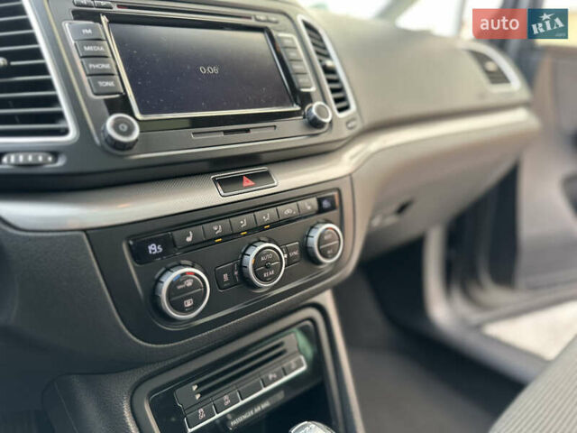 Фольксваген Шаран 2015 у Дрогобичі на Automoto.ua Сірий Фольксваген Шаран, об'ємом двигуна 2 л та пробігом 225 тис. км за 16499 $, фото 123 на Automoto.ua