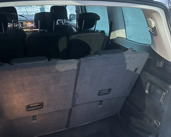 Серый Фольксваген Шаран, объемом двигателя 1.97 л и пробегом 325 тыс. км за 16250 $, фото 6 на Automoto.ua