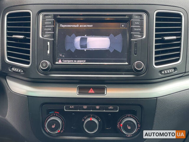 Серый Фольксваген Шаран, объемом двигателя 2 л и пробегом 216 тыс. км за 21100 $, фото 13 на Automoto.ua