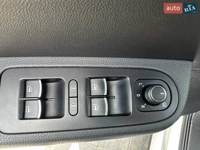 Серый Фольксваген Шаран, объемом двигателя 2 л и пробегом 244 тыс. км за 21300 $, фото 61 на Automoto.ua