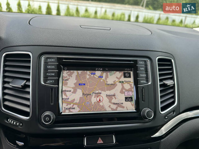 Серый Фольксваген Шаран, объемом двигателя 2 л и пробегом 244 тыс. км за 21300 $, фото 73 на Automoto.ua