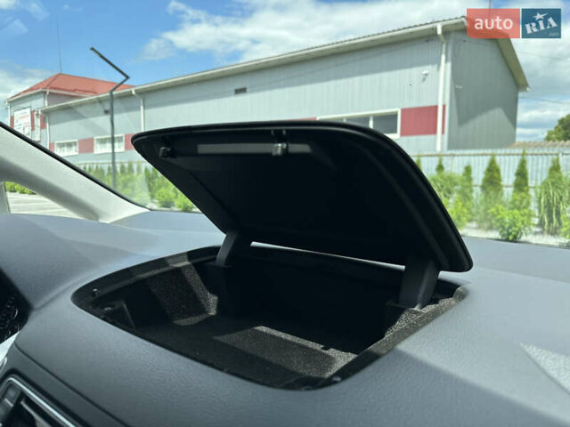 Серый Фольксваген Шаран, объемом двигателя 2 л и пробегом 244 тыс. км за 21300 $, фото 43 на Automoto.ua