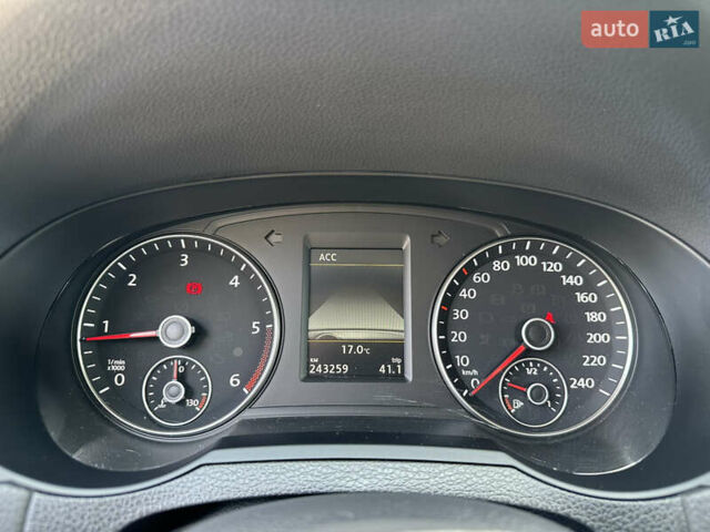 Серый Фольксваген Шаран, объемом двигателя 2 л и пробегом 244 тыс. км за 21300 $, фото 69 на Automoto.ua