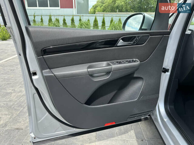 Серый Фольксваген Шаран, объемом двигателя 2 л и пробегом 244 тыс. км за 21300 $, фото 29 на Automoto.ua