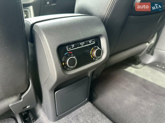 Серый Фольксваген Шаран, объемом двигателя 2 л и пробегом 244 тыс. км за 21300 $, фото 33 на Automoto.ua