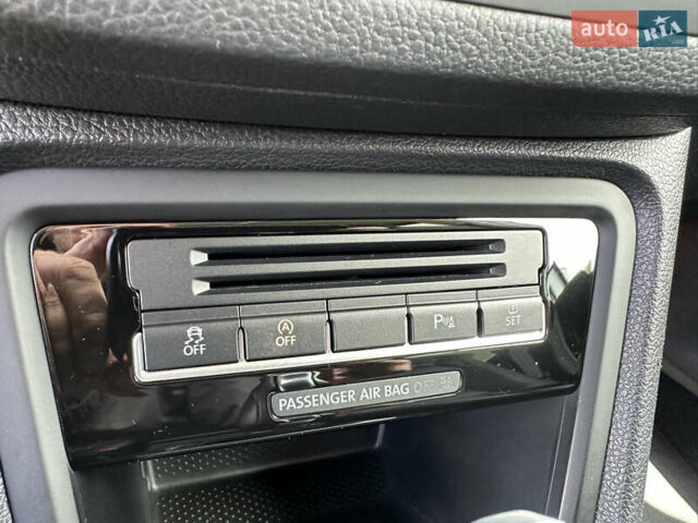 Серый Фольксваген Шаран, объемом двигателя 2 л и пробегом 244 тыс. км за 21300 $, фото 77 на Automoto.ua