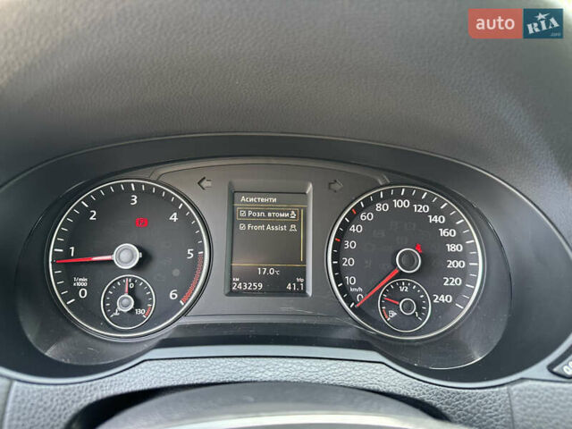Серый Фольксваген Шаран, объемом двигателя 2 л и пробегом 244 тыс. км за 21300 $, фото 71 на Automoto.ua