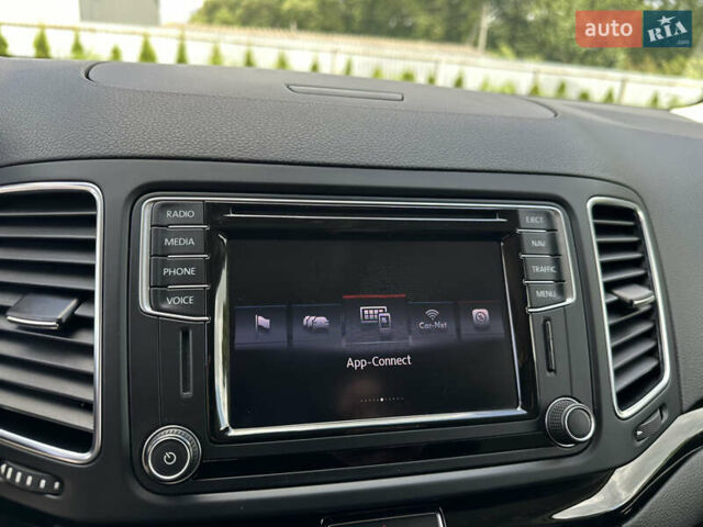 Серый Фольксваген Шаран, объемом двигателя 2 л и пробегом 244 тыс. км за 21300 $, фото 74 на Automoto.ua