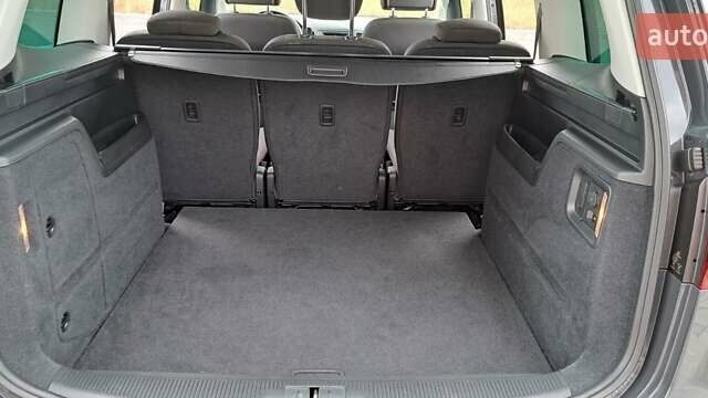 Серый Фольксваген Шаран, объемом двигателя 1.97 л и пробегом 255 тыс. км за 19399 $, фото 23 на Automoto.ua