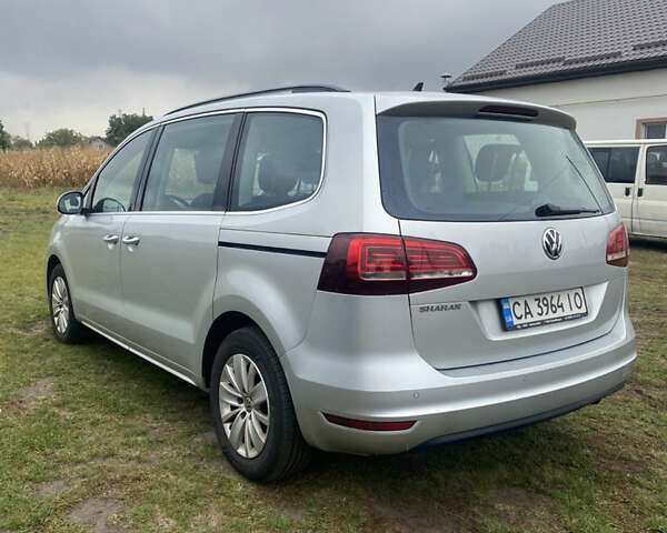 Серый Фольксваген Шаран, объемом двигателя 1.97 л и пробегом 287 тыс. км за 19000 $, фото 3 на Automoto.ua