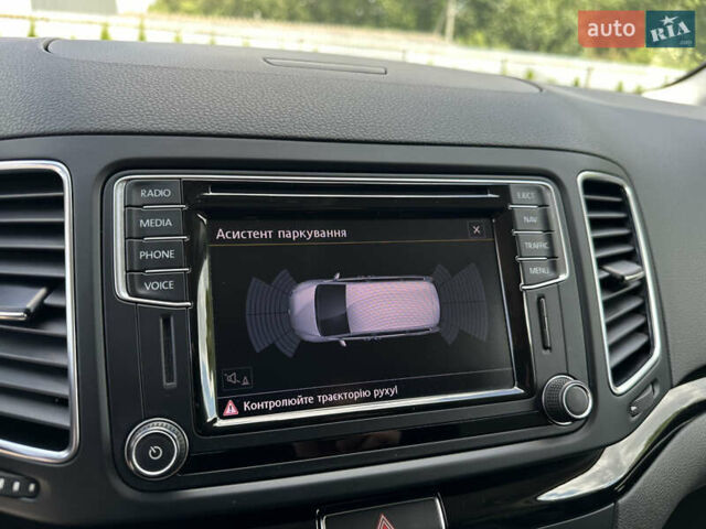 Серый Фольксваген Шаран, объемом двигателя 2 л и пробегом 244 тыс. км за 21300 $, фото 75 на Automoto.ua