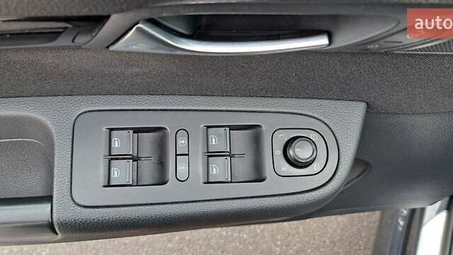 Серый Фольксваген Шаран, объемом двигателя 1.97 л и пробегом 255 тыс. км за 19399 $, фото 10 на Automoto.ua