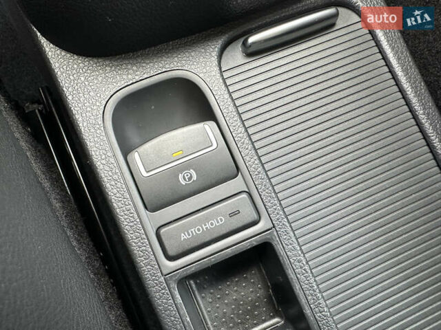 Серый Фольксваген Шаран, объемом двигателя 2 л и пробегом 244 тыс. км за 21300 $, фото 79 на Automoto.ua