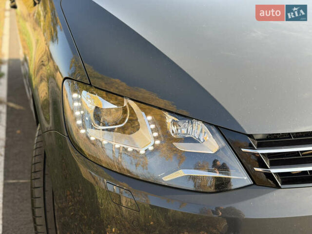 Серый Фольксваген Шаран, объемом двигателя 2 л и пробегом 225 тыс. км за 23800 $, фото 44 на Automoto.ua