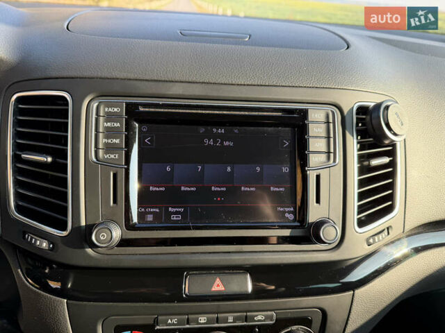 Серый Фольксваген Шаран, объемом двигателя 2 л и пробегом 225 тыс. км за 23800 $, фото 41 на Automoto.ua