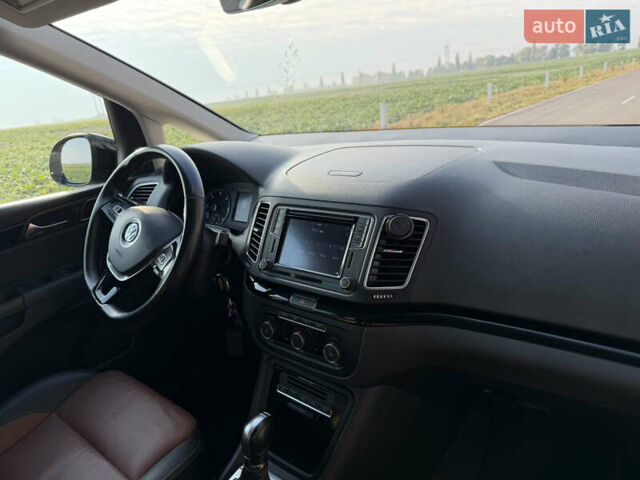 Серый Фольксваген Шаран, объемом двигателя 2 л и пробегом 225 тыс. км за 23800 $, фото 49 на Automoto.ua