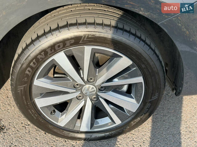 Серый Фольксваген Шаран, объемом двигателя 2 л и пробегом 225 тыс. км за 23800 $, фото 16 на Automoto.ua