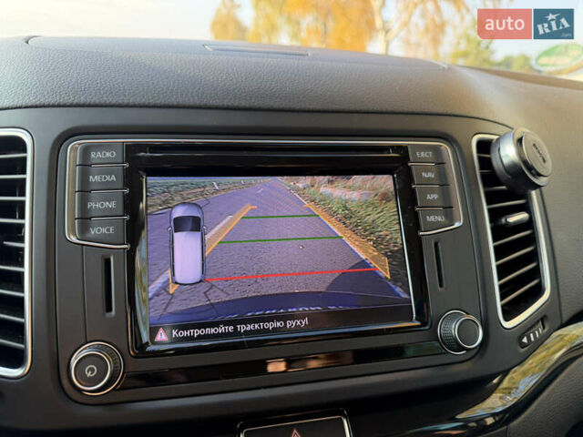 Серый Фольксваген Шаран, объемом двигателя 2 л и пробегом 225 тыс. км за 23800 $, фото 43 на Automoto.ua