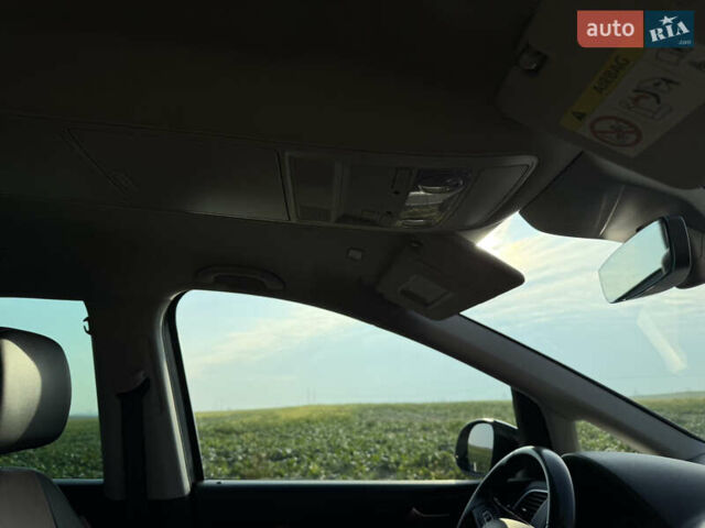 Серый Фольксваген Шаран, объемом двигателя 2 л и пробегом 225 тыс. км за 23800 $, фото 50 на Automoto.ua