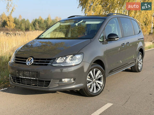 Серый Фольксваген Шаран, объемом двигателя 2 л и пробегом 225 тыс. км за 23800 $, фото 2 на Automoto.ua
