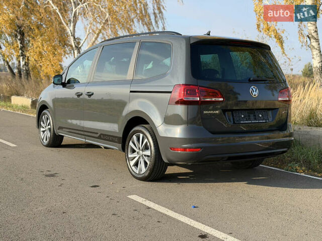 Серый Фольксваген Шаран, объемом двигателя 2 л и пробегом 225 тыс. км за 23800 $, фото 3 на Automoto.ua