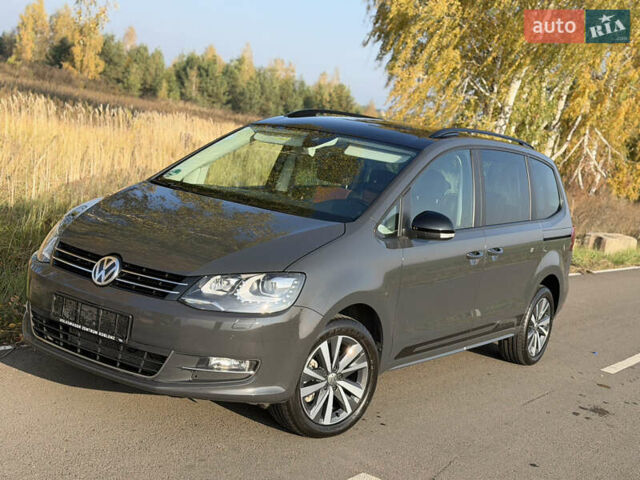 Серый Фольксваген Шаран, объемом двигателя 2 л и пробегом 225 тыс. км за 23800 $, фото 4 на Automoto.ua