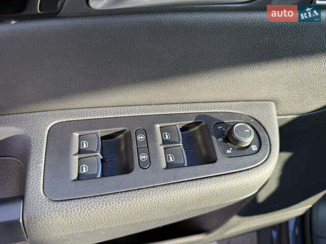 Серый Фольксваген Шаран, объемом двигателя 2 л и пробегом 225 тыс. км за 23800 $, фото 23 на Automoto.ua