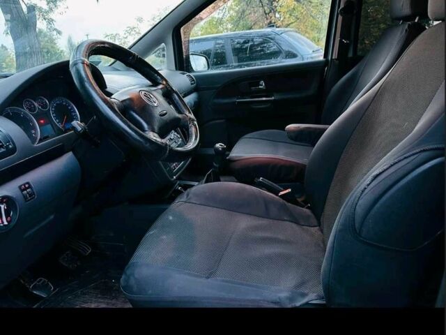 Серый Фольксваген Шаран, объемом двигателя 1.9 л и пробегом 300 тыс. км за 2383 $, фото 4 на Automoto.ua