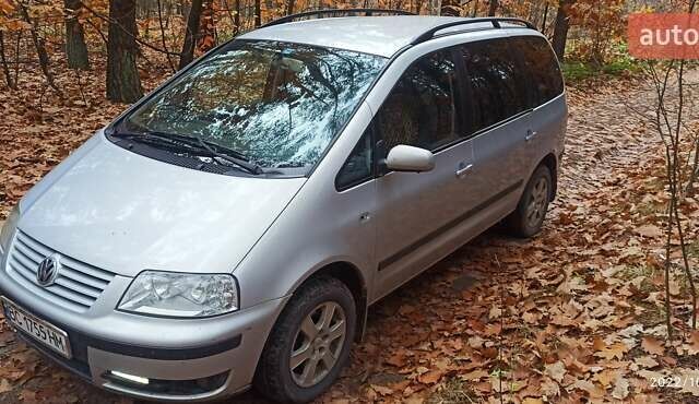 Серый Фольксваген Шаран, объемом двигателя 1.9 л и пробегом 360 тыс. км за 4500 $, фото 3 на Automoto.ua