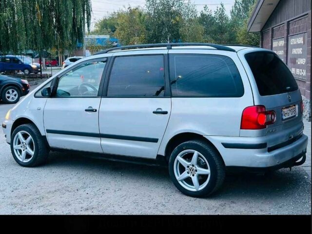 Серый Фольксваген Шаран, объемом двигателя 1.9 л и пробегом 300 тыс. км за 2383 $, фото 1 на Automoto.ua