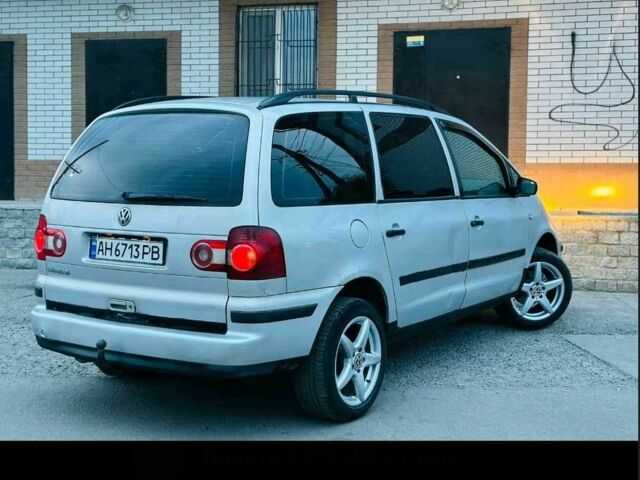 Серый Фольксваген Шаран, объемом двигателя 1.9 л и пробегом 300 тыс. км за 2383 $, фото 2 на Automoto.ua