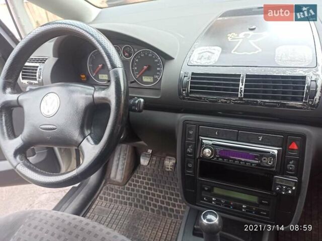 Серый Фольксваген Шаран, объемом двигателя 1.9 л и пробегом 360 тыс. км за 4500 $, фото 12 на Automoto.ua