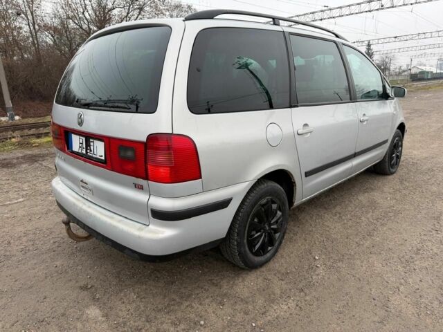 Серый Фольксваген Шаран, объемом двигателя 0 л и пробегом 333 тыс. км за 2500 $, фото 2 на Automoto.ua