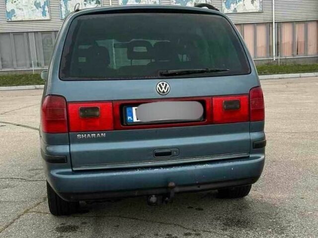 Серый Фольксваген Шаран, объемом двигателя 1.9 л и пробегом 300 тыс. км за 2800 $, фото 1 на Automoto.ua
