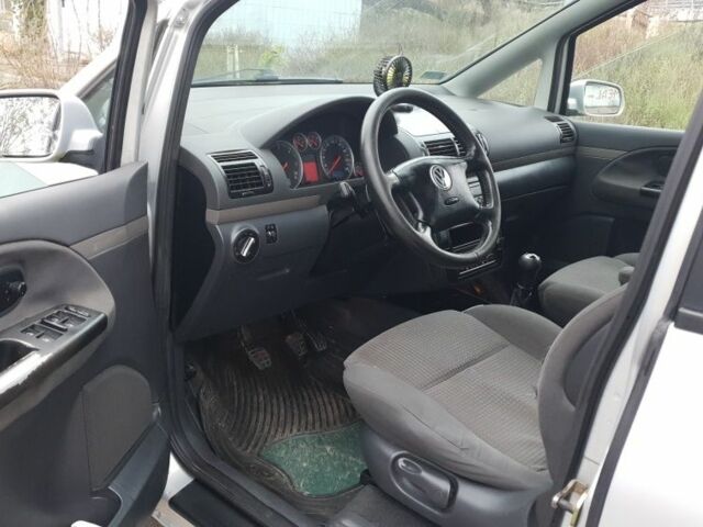 Серый Фольксваген Шаран, объемом двигателя 0 л и пробегом 333 тыс. км за 2500 $, фото 7 на Automoto.ua