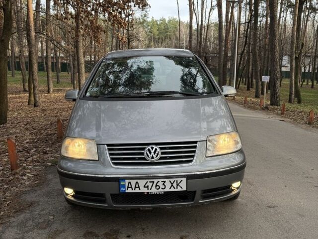 Серый Фольксваген Шаран, объемом двигателя 1.9 л и пробегом 300 тыс. км за 4450 $, фото 7 на Automoto.ua