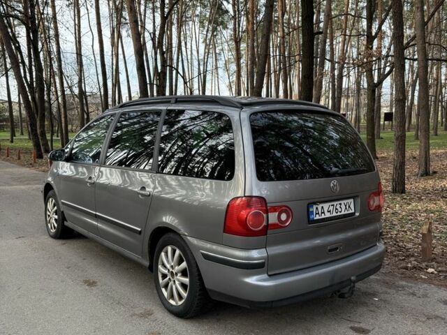 Серый Фольксваген Шаран, объемом двигателя 1.9 л и пробегом 300 тыс. км за 4450 $, фото 4 на Automoto.ua