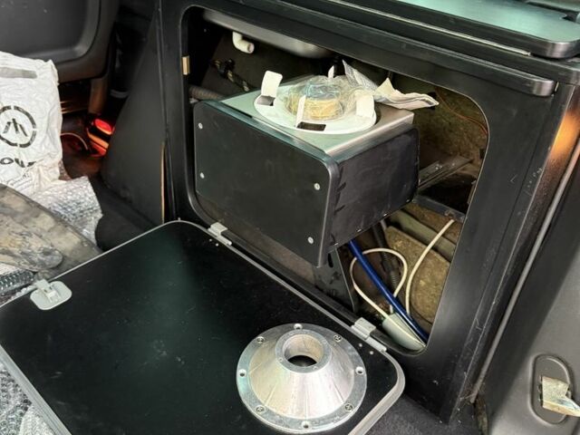 Серый Фольксваген Шаран, объемом двигателя 1.9 л и пробегом 300 тыс. км за 4450 $, фото 17 на Automoto.ua